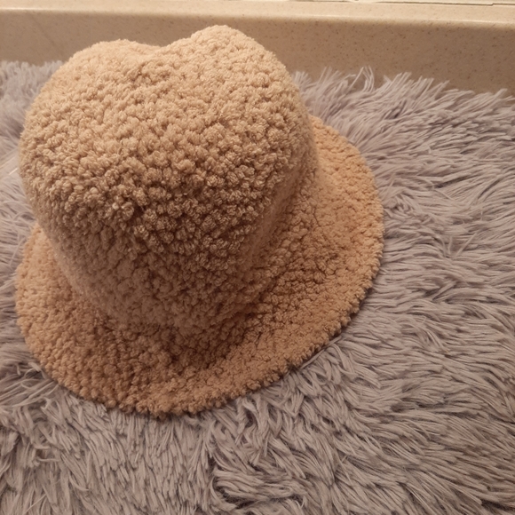 Adora Hat- OS - Picture 3 of 6